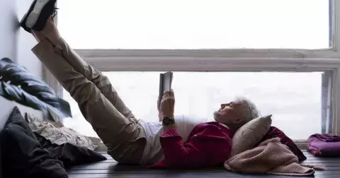 Jana (47): Můj muž odešel do důchodu – a já zůstala na všechno sama. On si užívá, já padám na pusu!