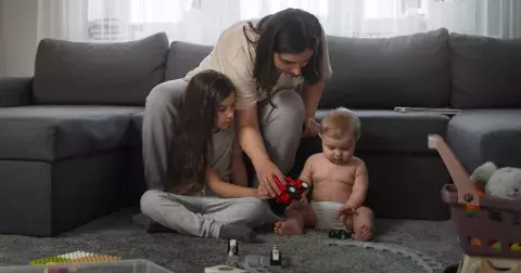 Pavla (38): Můj manžel se zamiloval — ale ne do jiné ženy. Práce je pro něj teď všechno, my jsme až na konci!