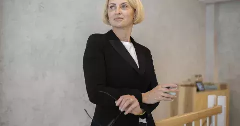 Ela (39 let): V práci jsem manažerka a všichni mě poslouchají, doma poslouchám na slovo manžela já!