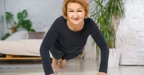 Hubnutí po padesátce nemusí být složité: Důležité je mít dostatek bílkovin a hýbat se