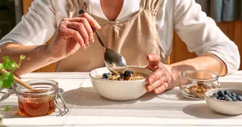 Hubnutí po 50: Nejdůležitější jídlo celého dne je snídaně, na bábovku ale zapomeňte