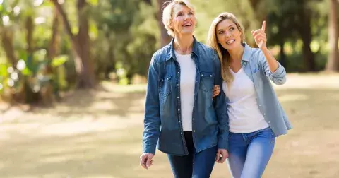 Jak na zdravou chůzi: Vyvarujte se nejčastějších chyb, kterými si nevědomky škodíte. Dlouhé kroky jsou jednou z nich