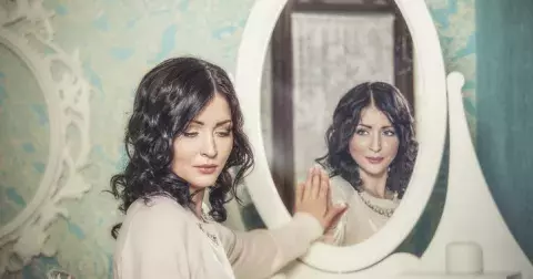 Zrcadla jako vstupní portály do vašeho domova: Víte, jak je správně v domě umístit dle feng-šuej, aby k vám nemohla proudit špatná energie?