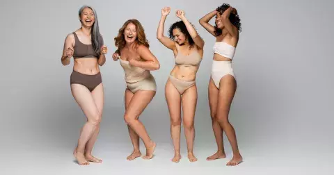 Jak se oblékat podle tvaru postavy? Hruškám sluší vypasovaná saka, jablka by měla nosit "áčkové" šaty, přesýpací hodiny zase rovné střihy