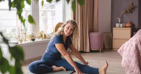 Záklonová pozice tanečníka vás učí vnímat své tělo, uvolnit se a nechat věci kolem plynout. Procvičíte rovnováhu a protáhnete celé tělo