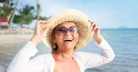 Dermatoložka radí, jak chránit pigment i zdravou strukturu vlasů před sluncem a letním stresem