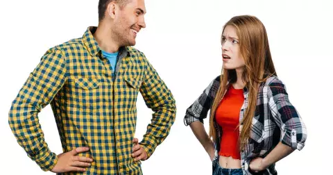 Linda (47 let): Přítel se přátelí se svou bývalkou, tvrdí, že je to normální, ale mě to vadí!