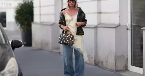 Krajka v moderním podání: Na dánském týdnu módy se krajka objevuje v kombinaci s džínovinou, koženými prvky nebo svršky