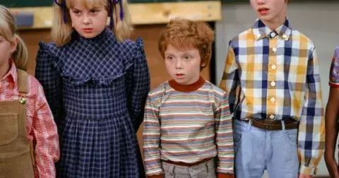 Kvíz: Říkají vám něco jména Karfík, Oliva nebo Barča? Zkuste, jak dobře si pamatujete seriál My všichni školou povinní