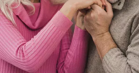 Která znamení ještě letos potká osudová láska? A komu hrozí návrat toxického ex? Střelci přehodnotí zvyky, Lvi mohou být nostalgičtí