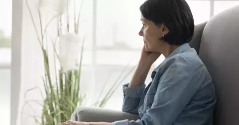 "Stydím se za tuhle otázku. Milenec, nebo manžel?" Hana neví, jak se rozhodnout. Terapeutka radí, co s tím