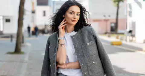 Basic tričko 3× jinak: Díky jednoduchým trikům povýšíte tento nudně obyčejný kousek na nezbytnou součást šatníku každé ženy