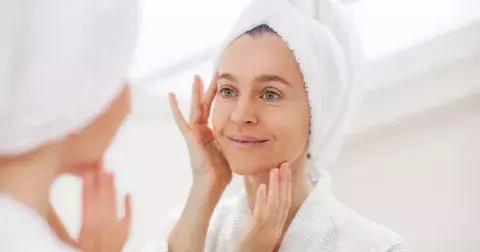 5 kroků, díky kterým dostanete pleť po létě zpět do formy: Děláte je?