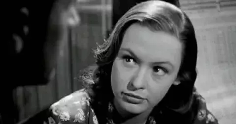 Půvabná a zásadová Irena Kačírková: Soudruzi nedokázali herečku zlákat na svou stranu, měla prožít románek s legendárním Gérardem Philipem