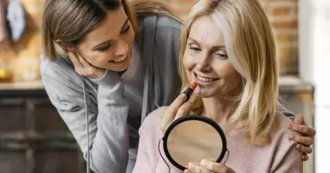 3 nejčastější chyby v líčení, které dělají ženy po 50: Co udělat pro mladistvý vzhled, radí odbornice