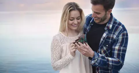 Partnerský horoskop na říjen 2025: Lvi zažijí vášeň, Vodnáři riskují rozchod