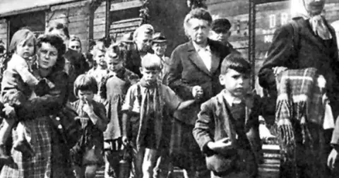 Krásná Ruth Hildner: Železnou tyč nepustila z ruky, na pochodu smrti pohřbila ženy zaživa. Ve 27 letech ji pověsili