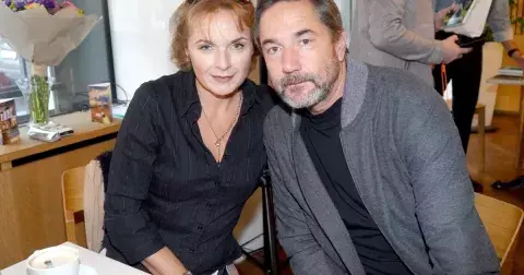 Osudová láska Munzarové a Trnavského: Herce spojila milenecká linka v seriálu. Bára pak sbalila svého budoucího manžela na výměnu kola u auta