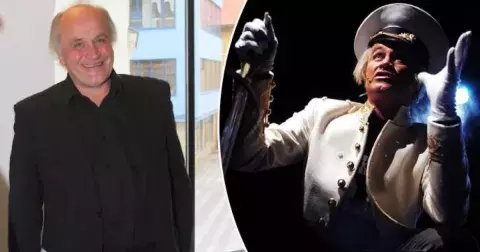 Umělec a politik Michael Kocáb nemá problém upřímně říkat, co si myslí. Ve velkém domě žije společně s exmanželkou a jejím přítelem