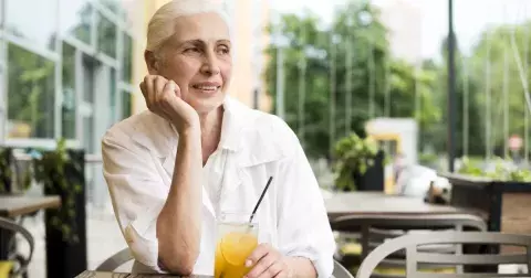 “Moje dcera mi dělá jen ostudu. Nemá děti ani manžela. A to jí je přes třicet,” je zahanbená Markéta