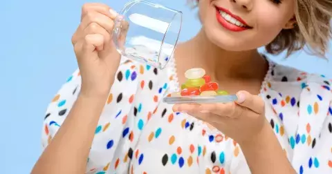 Jak si správně vybrat vitamíny a doplňky stravy? Rozdíly mohou být zásadní, říká doktorka farmacie