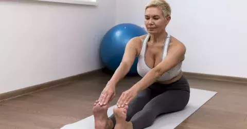 Velká prsa neznamenají, že se musíte přestat hýbat. Přesto mnoha ženám přinášejí potíže