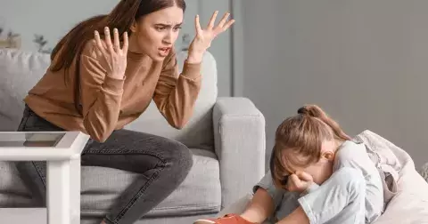 Křik na dítě se blíží psychickému týraní: Poznamená jejich duši i psychiku