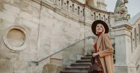 Móda: Velbloudí kabát je hitem i tohoto roku. Inspirujte se, protože sluší všem ženám v každém věku