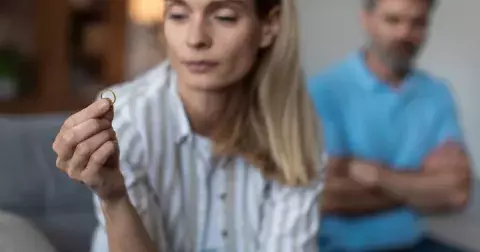 Alice (41 let): Nevím si rady. Manžel se zamiloval a neví, pro kterou se rozhodnout