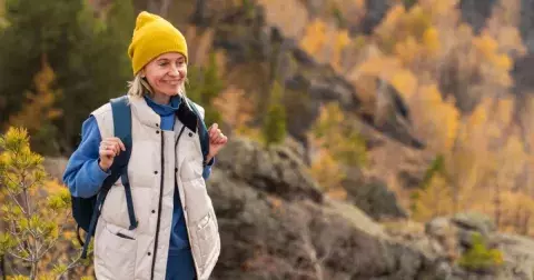 Vyrážíme na výlet: Nejlepší funkční oblečení a vybavení pro ženy nad 50, které vás nenechá ve štychu