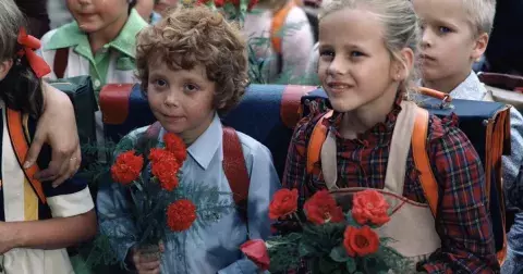 Pamatujete si, jaké hry jsme hráli venku za socialismu? Dnešní děti je téměř neznají a na některé z nich si nevzpomenete ani vy