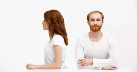 „Můj manžel je maminčin mazánek. Bydlíme spolu a já se cítím jako ta druhá,“ stěžuje si Ida