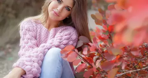 Tuto barvu na podzim nesmíte vynechat, ubere vám roky. Kde všude bude trendy?