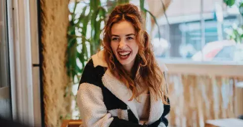 Trend 90. let se letošní zimu vrací: Fleecové bundy jsou top a letos mají něco navíc