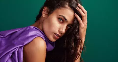 Málokterá barva vzbuzuje tak protichůdné pocity. Ale letos se bude nosit na všem