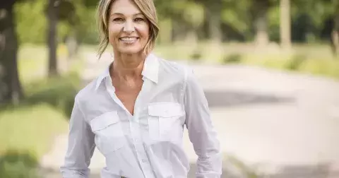 Nejlepší účesy pro ženy po 50: Nenáročné a stylové střihy radí odbornice Nikol Lokajová