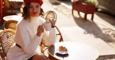 Buďte stylové jako elegantní Francouzky i po 40: Na těchto 7 módních kousků nedají dopustit