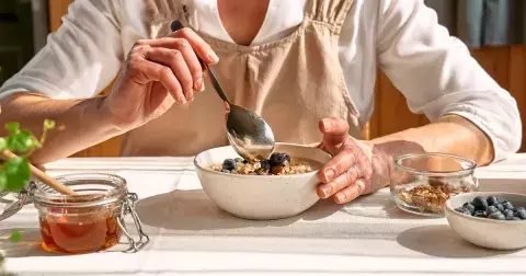 Hubnutí po 50: Nejdůležitější jídlo celého dne je snídaně, na bábovku ale zapomeňte