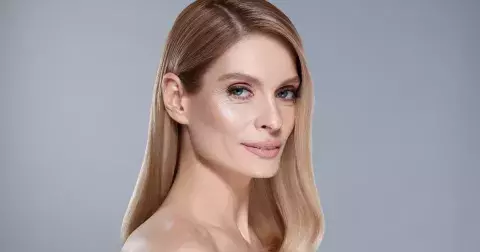 Nejkrásnější krátké a polodlouhé účesy pro ženy 40+: Tyto střihy vám uberou několik let