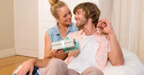 Tři originální dárky pro manžela, na které jen tak nezapomene