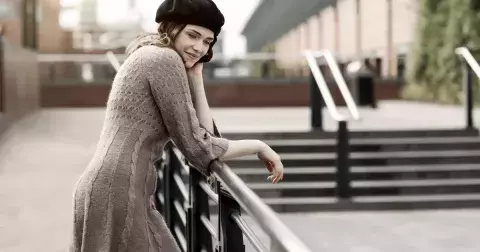 Podzimní minimalismus: Úpletové šaty a ještě dva kousky, bez kterých se neobejdete