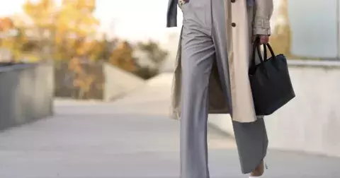 Sbohem legíny, vítej elegance: Kalhoty, které lichotí každé postavě po 40. Do galerie jsme vybrali styling jako z milánských přehlídek, ale pro normální ženy