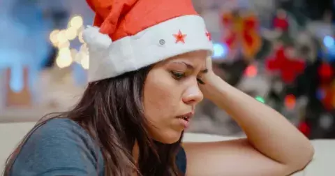 Vánoce o samotě? Pro společnost noční můra, pro některé vysvobození a čas klidu