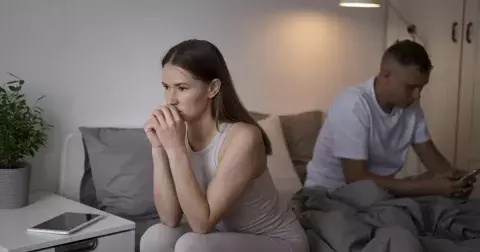 “Můj manžel nemá zájem o žádné intimnosti a já se cítím odmítnutá,” je smutná Alexandra