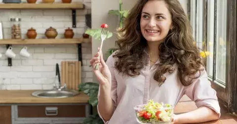 Tajemství ukryté v břiše: Proč je vaše nálada, imunita i energie závislá na tom, co dnes sníte