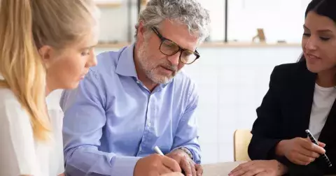 “Moji milovaní sourozenci, proč se ženete za majetkem a zapomínáte na rodinu,” píše v dopise Simona. Dědictví rodinu rozeštvalo