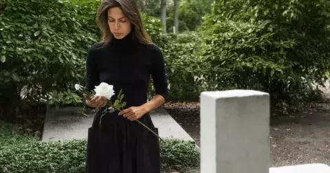 “Před rokem a půl nám zemřel syn a svět se pro mě zastavil. Vánoce nemůžu slavit,” pláče Bára