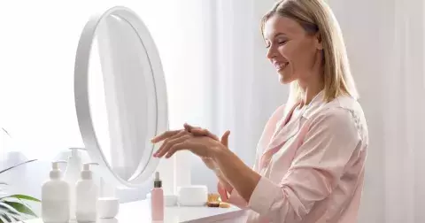 Postavte se času: Jak předejít a zabránit stárnutí pokožky na rukou a jaké krémy fungují