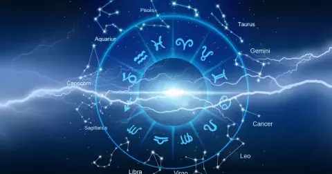 Horoskop na prosinec 2025: Lvi se mohou dočkat pořádné kocoviny, Střelce může o Vánocích dostihnout nuda