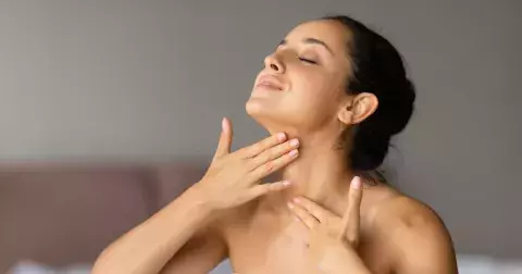 5 tipů pro skvělou péči o krk, stárne totiž stejně rychle jako obličej